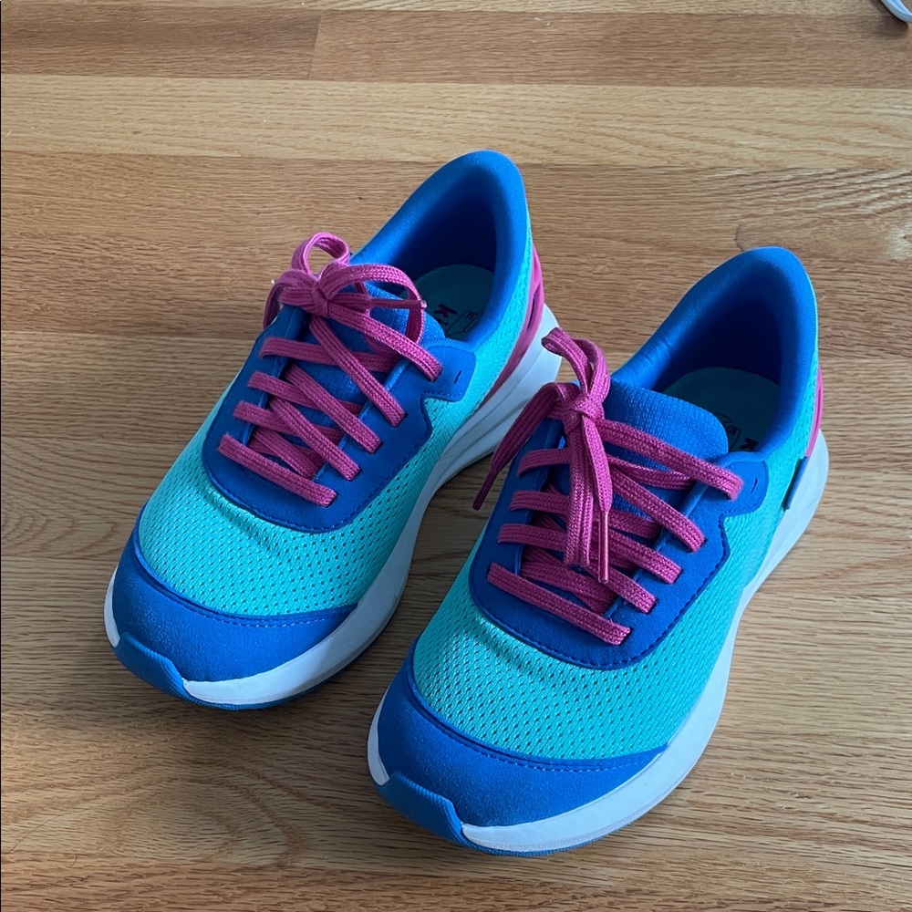 Kizik Anthens 2 Kids turquoise, Blue and Pink kids 1.5Y